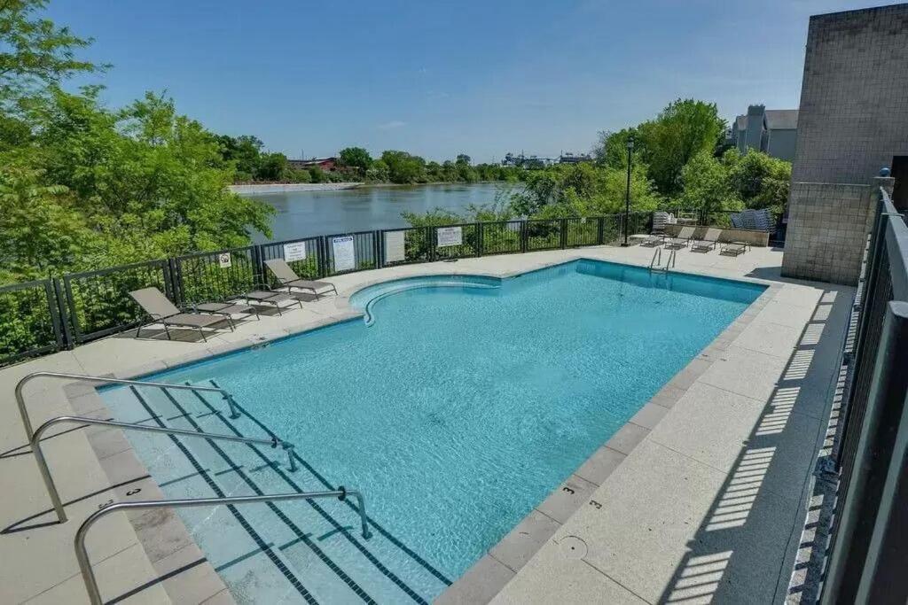 Nash Gold Private Condo - 2Bed, 2Bath, Sleep 6, 25 Min Walk To Broadway And All Nashville Attractions, Pool, Gym ภายนอก รูปภาพ